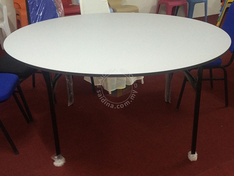 round banquet table